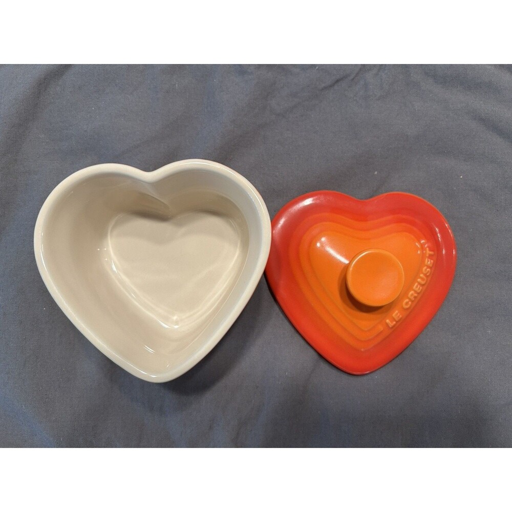 Le Creuset Heart Ramekin w/ Lid 7 oz Stoneware Oven & Dishwasher Safe New